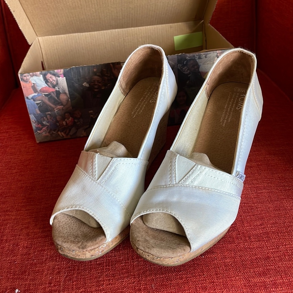 Women’s TOMS Grosgain Wedge - New In Box